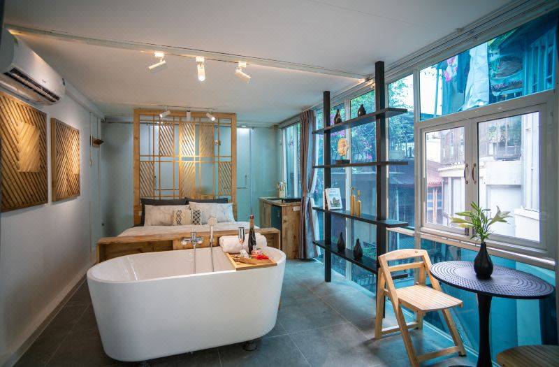 Homestay CHAT | Train Street Apartments | Old Quarter Edge