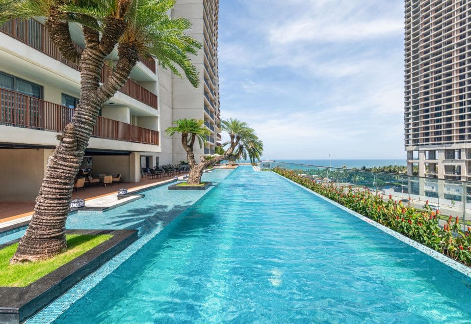 Wyndham Soleil Danang - Free Schedule Airport Shuttle